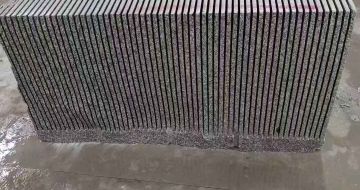 宜昌芝麻白毛板荒料切割