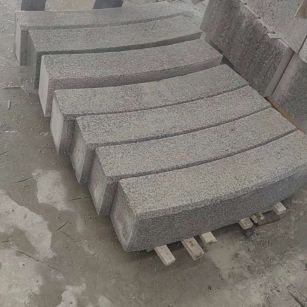 宜昌芝麻白弧形路牙石
