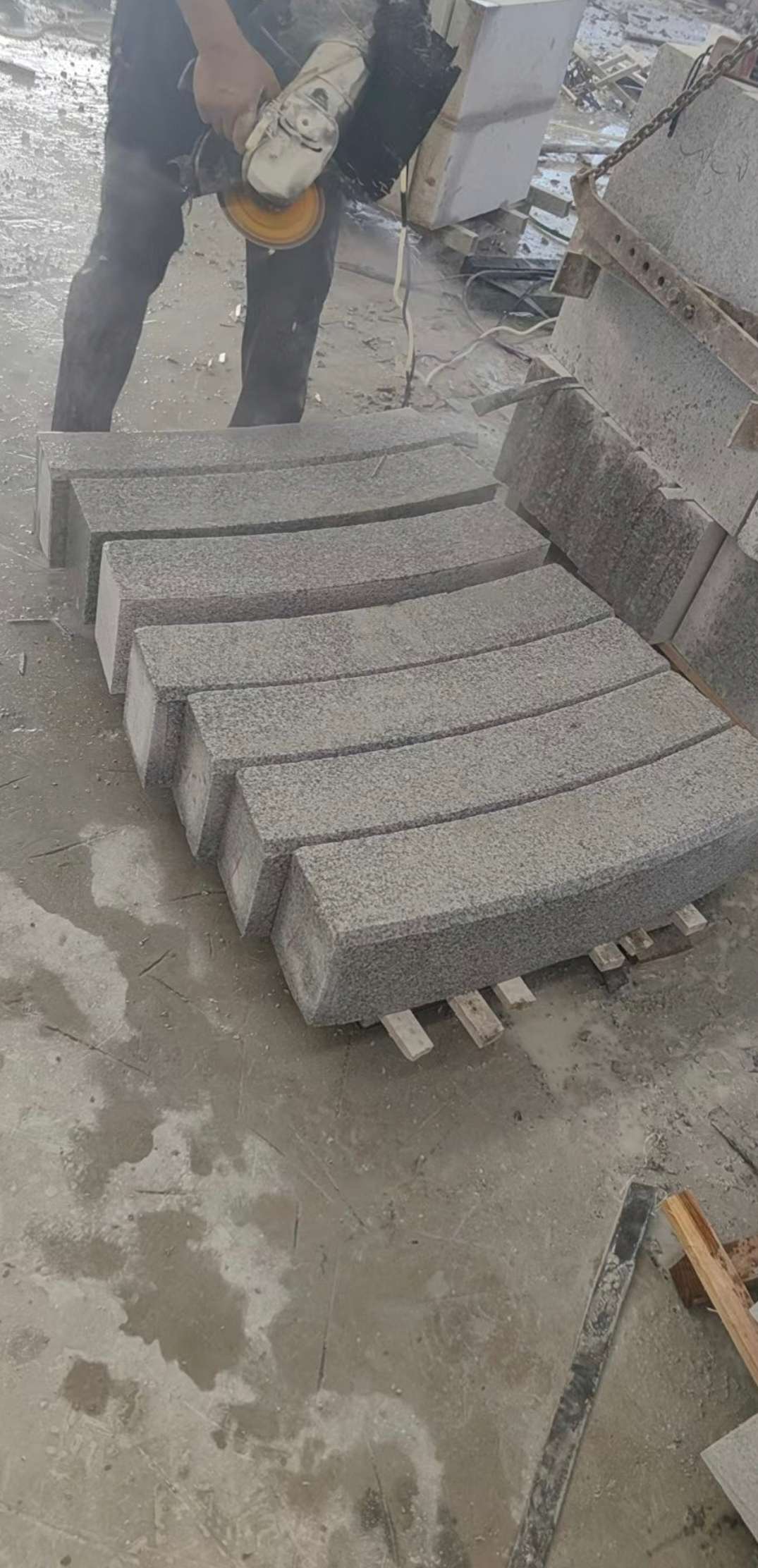 宜昌芝麻白弧形路牙石